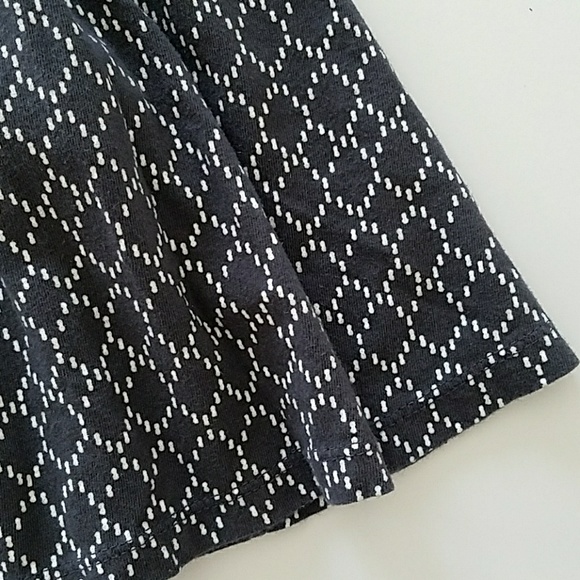 Old Navy Gray Skirt w/ White Criss Cross - Picture 3 of 4